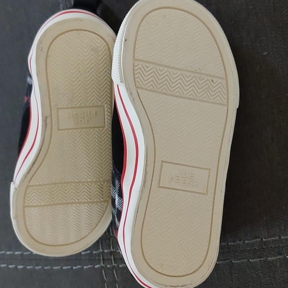 Toddler Slip on shoes - Black and Red Plaid, Size 7 - Picture 3 of 4